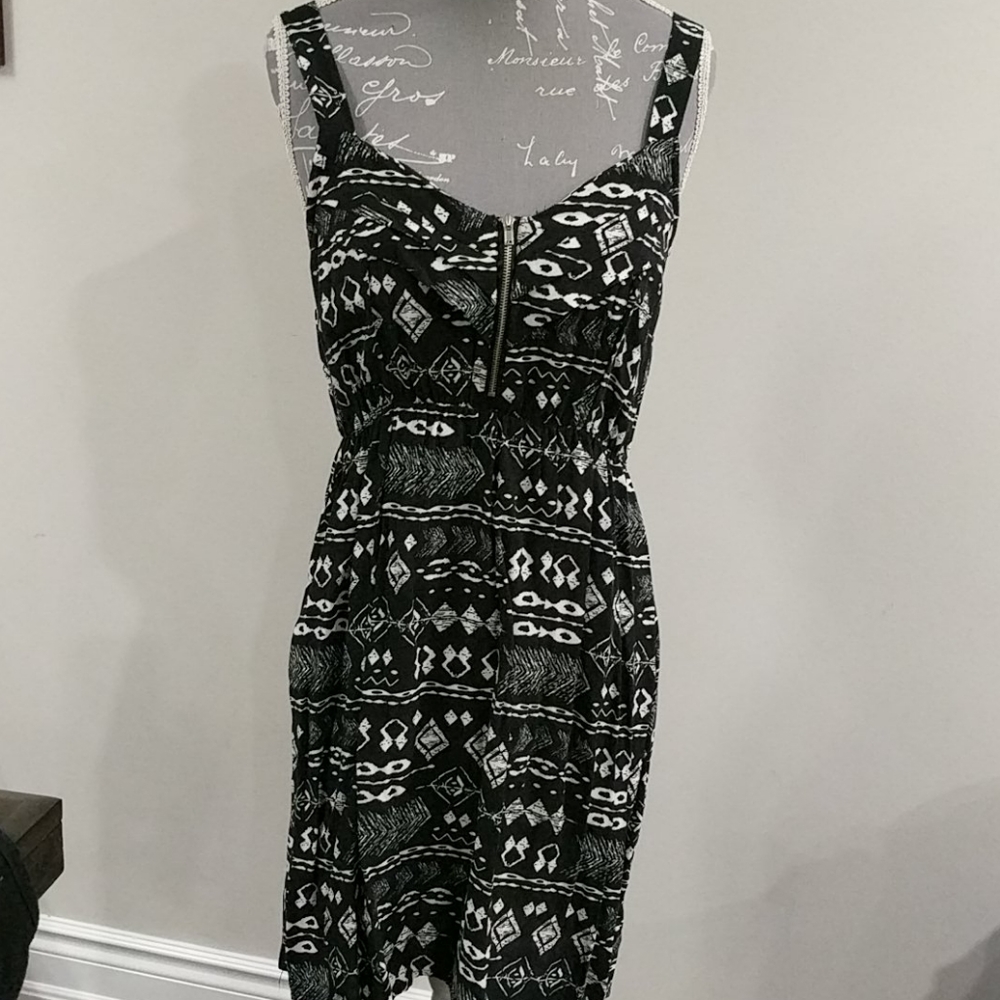 Streetwear soc. B&W Aztec pattern dress